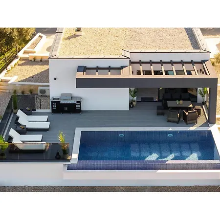 Beautiful In Lumbarda