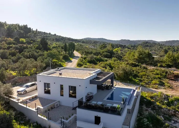 Beautiful In * Lumbarda