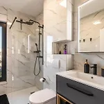 Luxurious In * Lumbarda