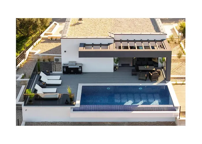 Beautiful In Lumbarda