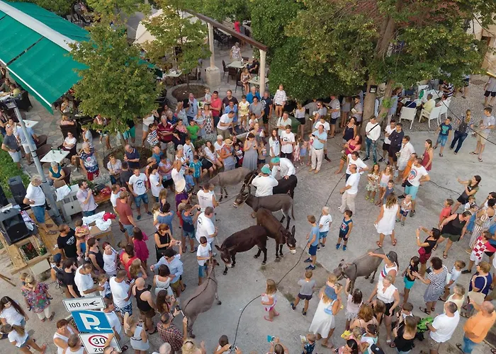 Beautiful In Feriehus Lumbarda